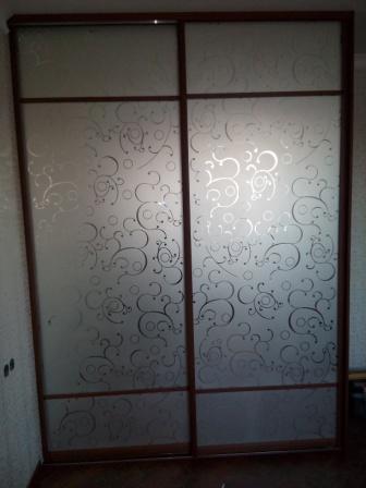 Шкаф 2-х дверный пескоструйный рисунок на дверях